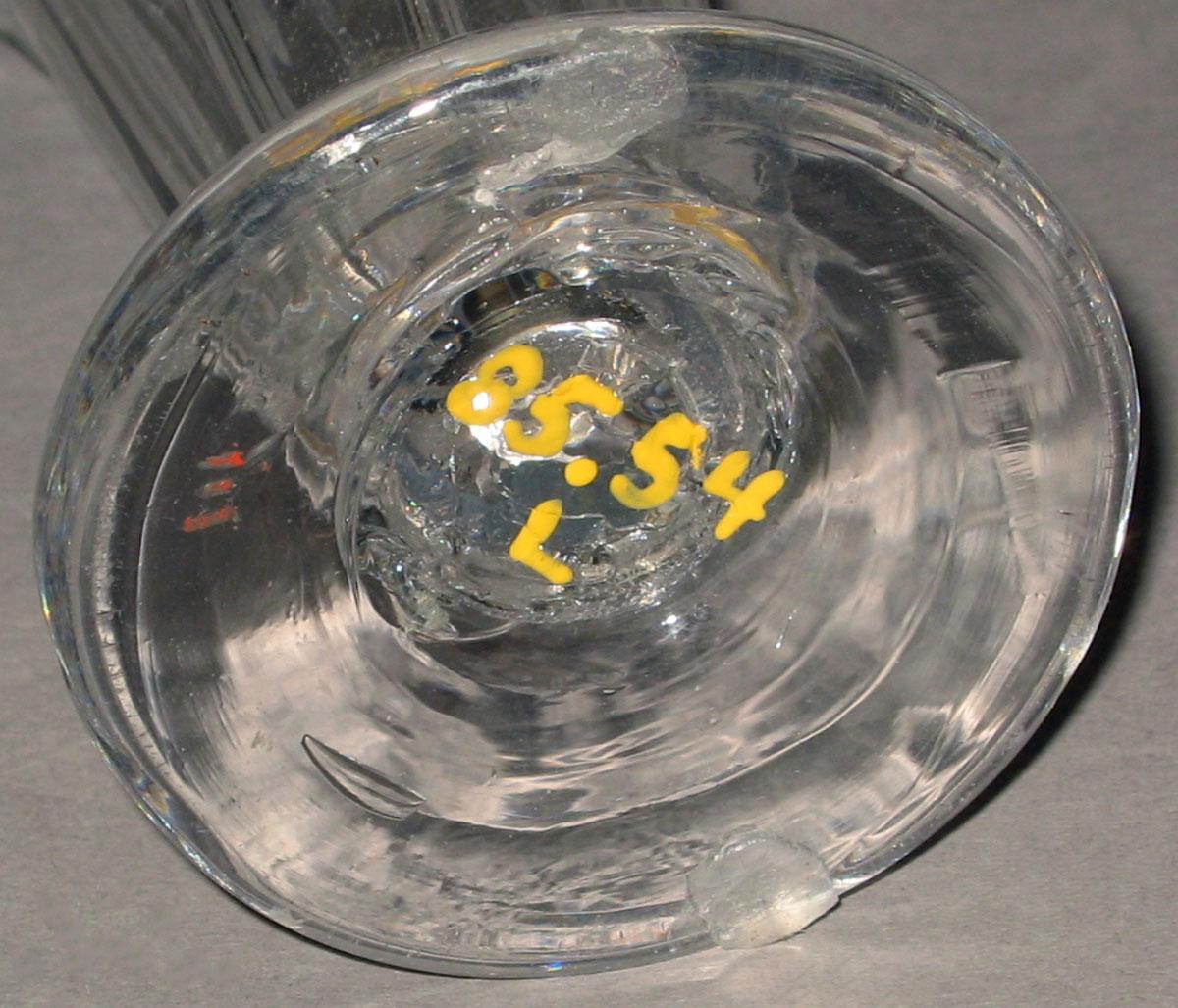 1985.0054 L Glass jelly glass (underside)