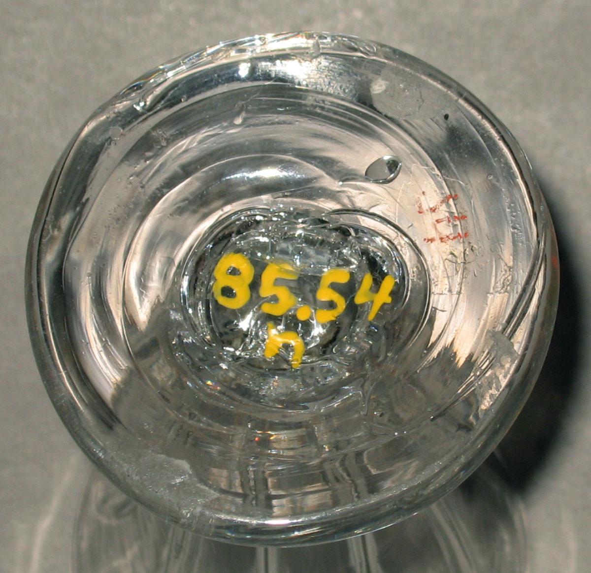 1985.0054 N Colorless glass jelly glass (underside)