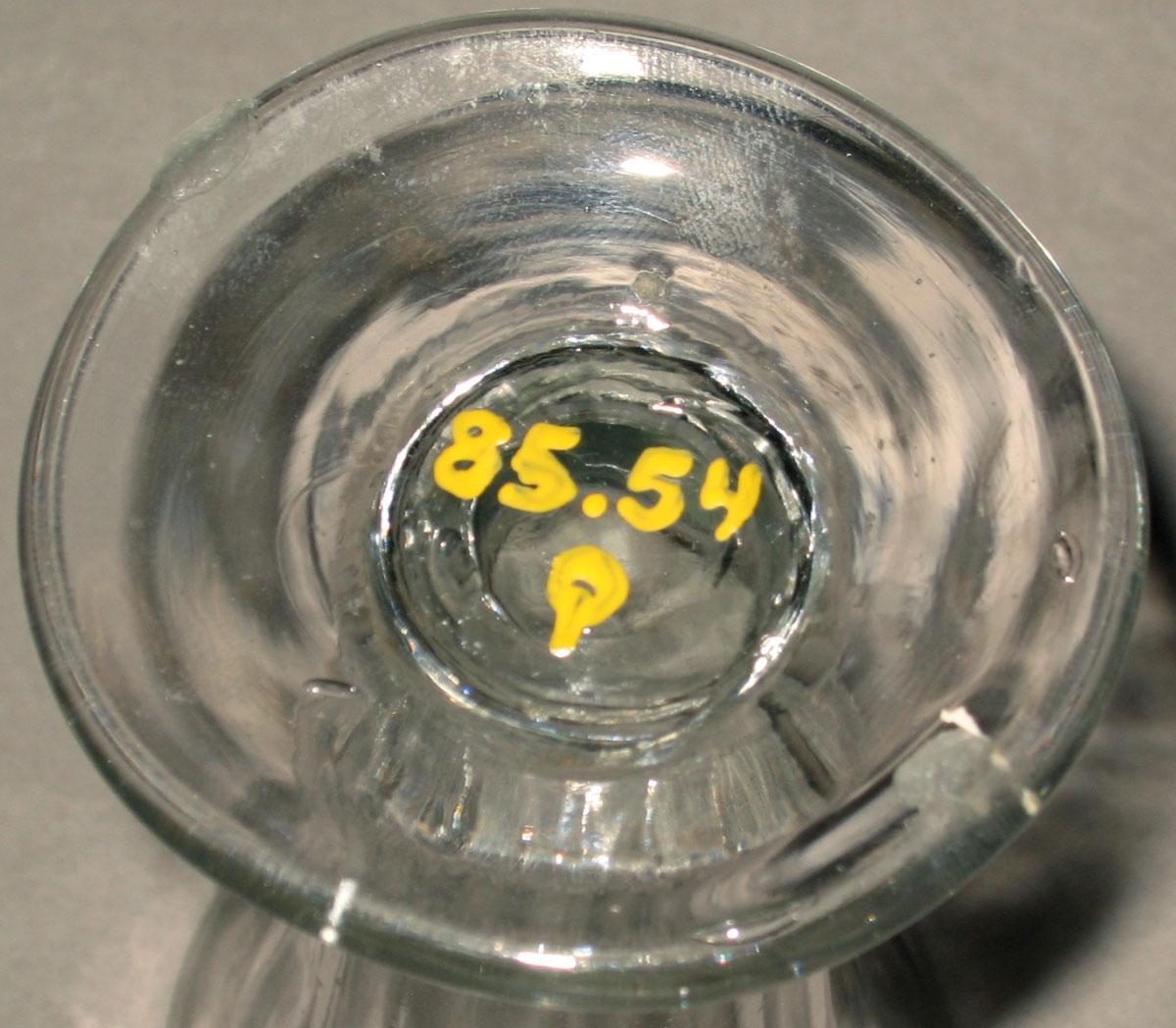 1985.0054 Q Glass jelly glass (underside)