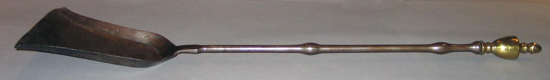 1956.0046.003 Shovel