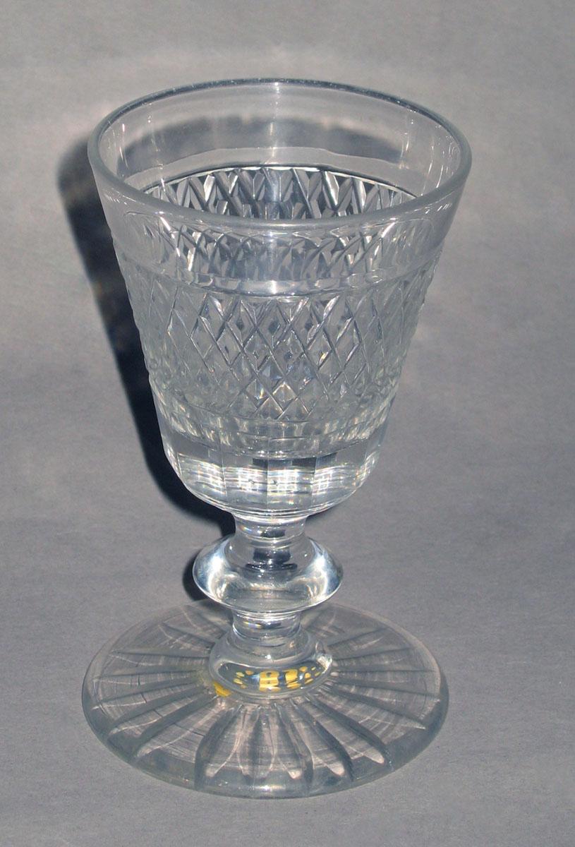 1985.0063.003 Colorless glass wineglass