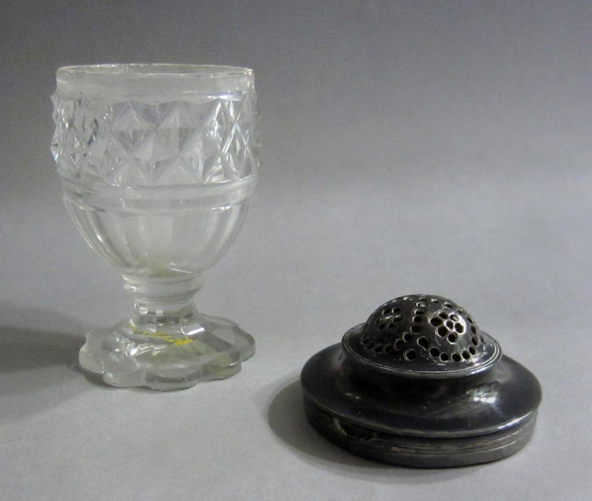1985.0067 A, B Caster, view 2