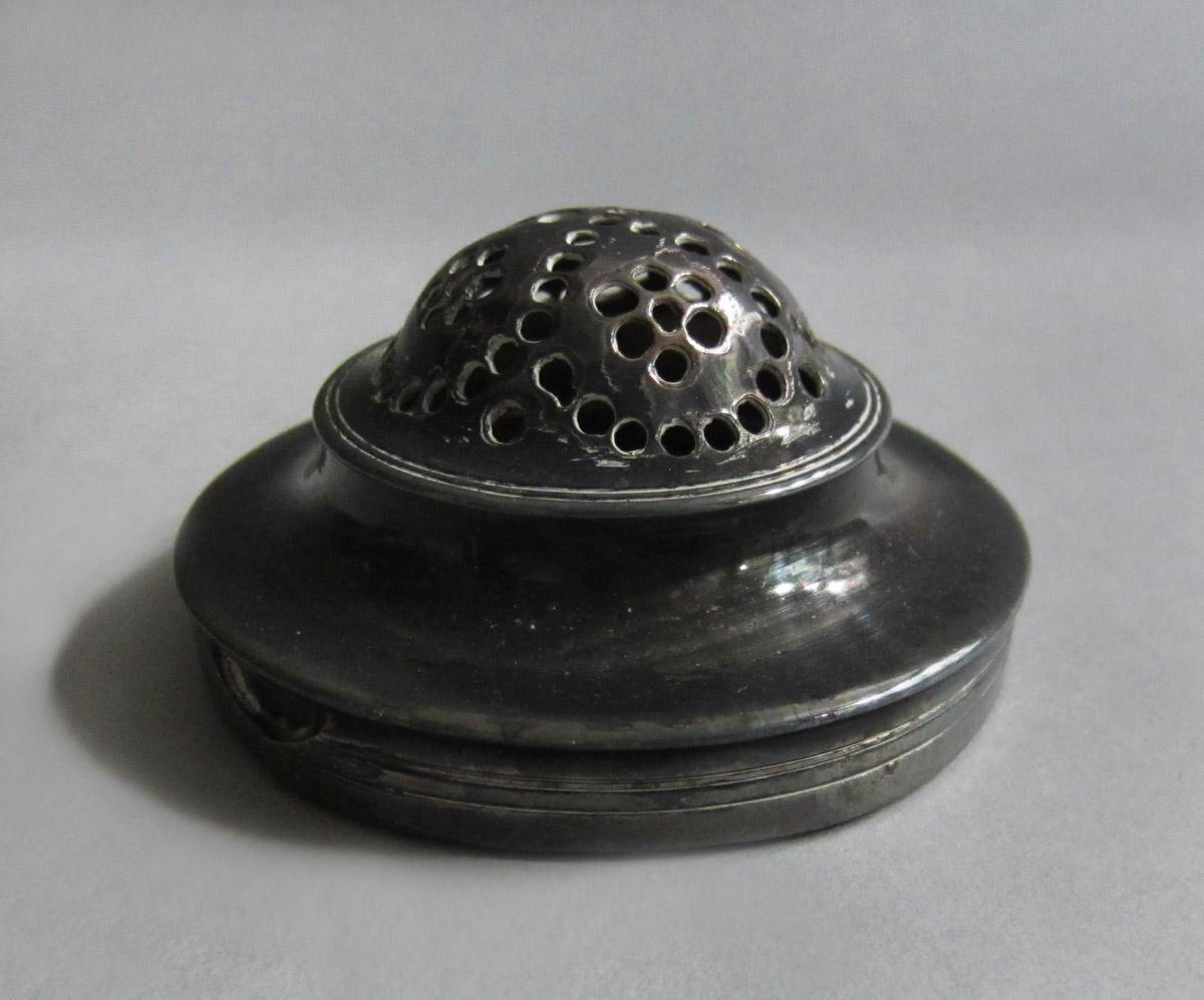 1985.0067 B Caster, lid