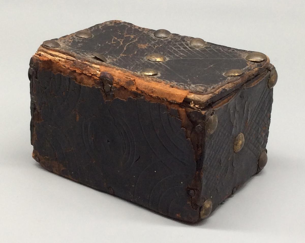 1985.0069 Box, view 2