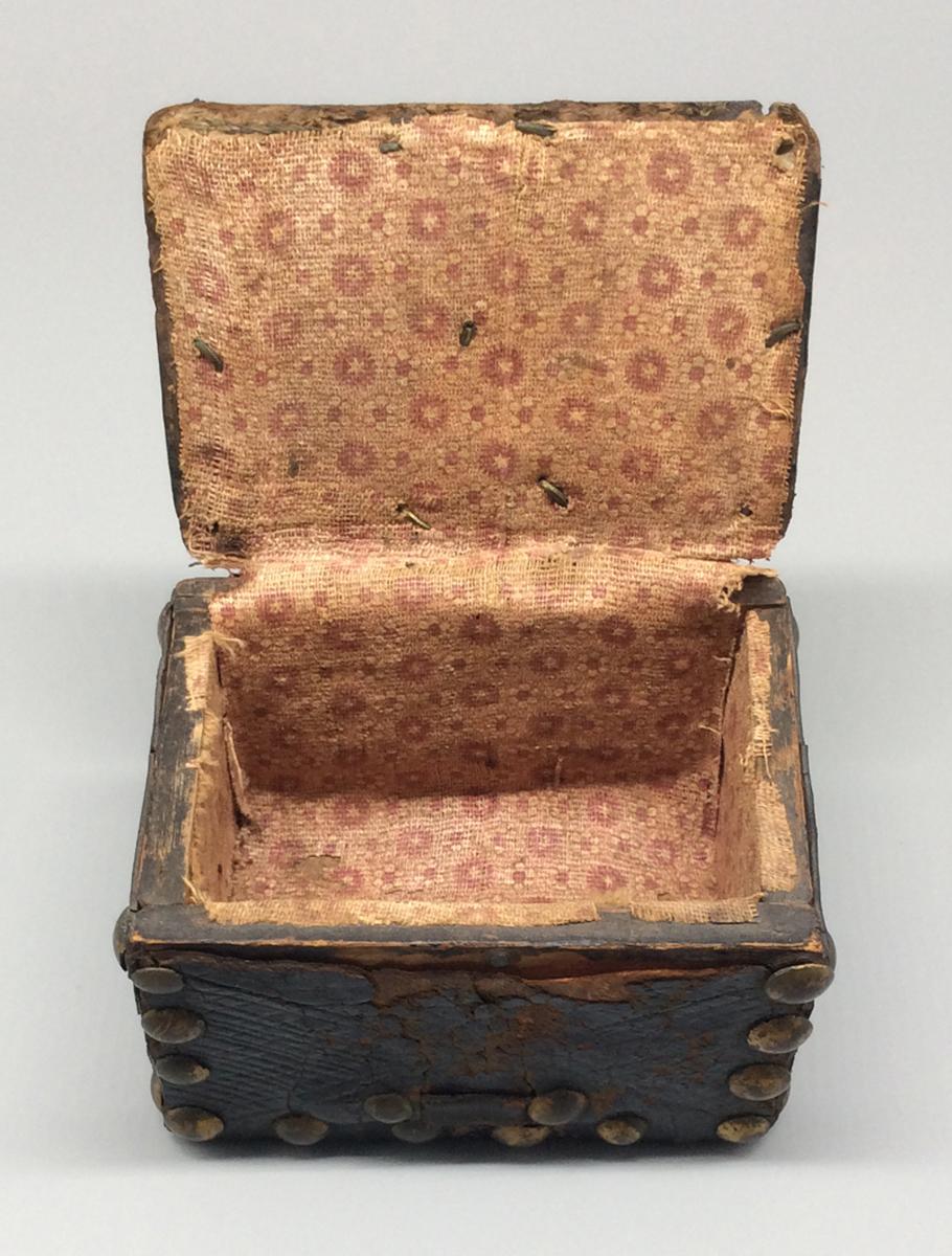 1985.0069 Box, view 3