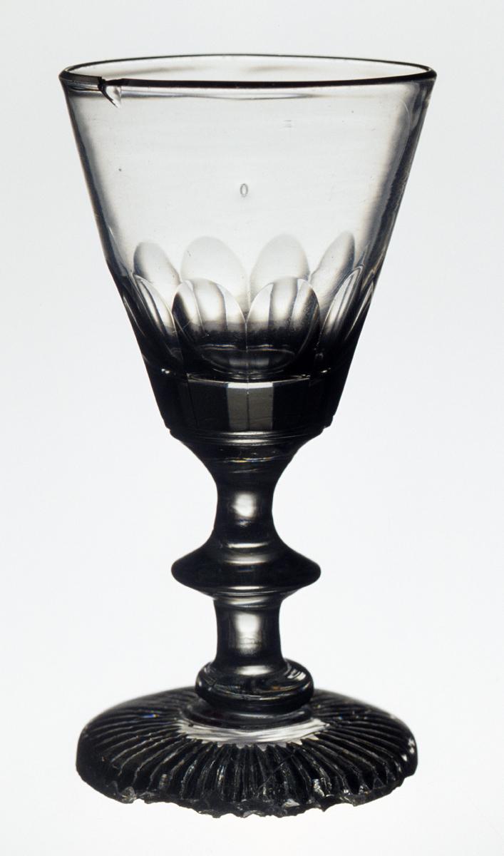1985.0071 Colorless glass wineglass