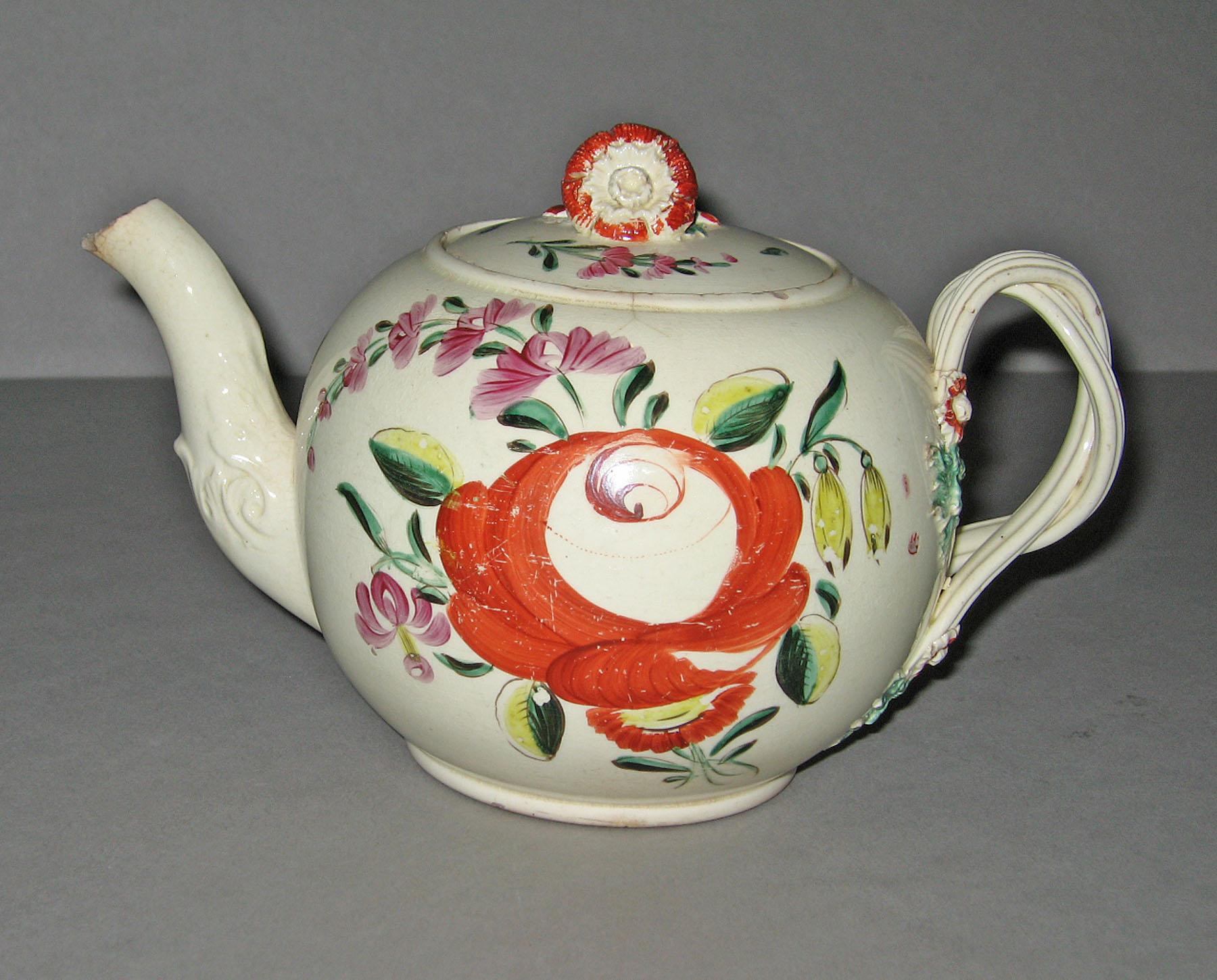 1985.0081 Creamware teapot