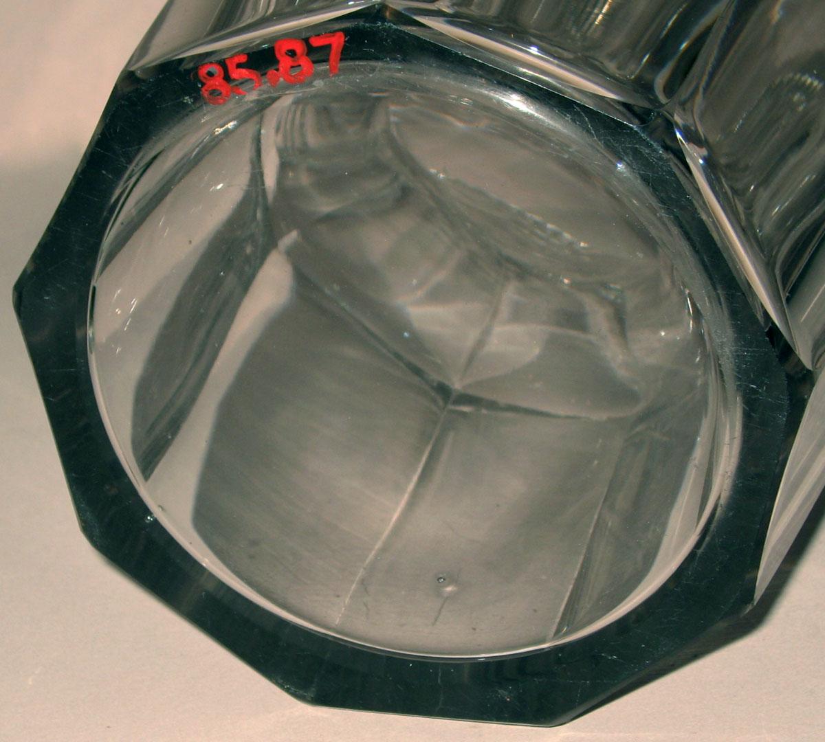 1985.0057 Glass jug (underside)