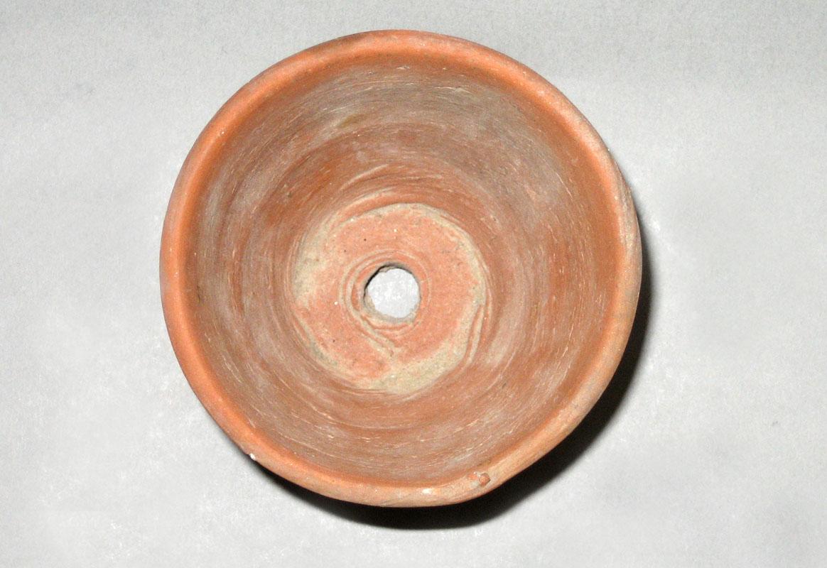 1985.0107 Flowerpot upper