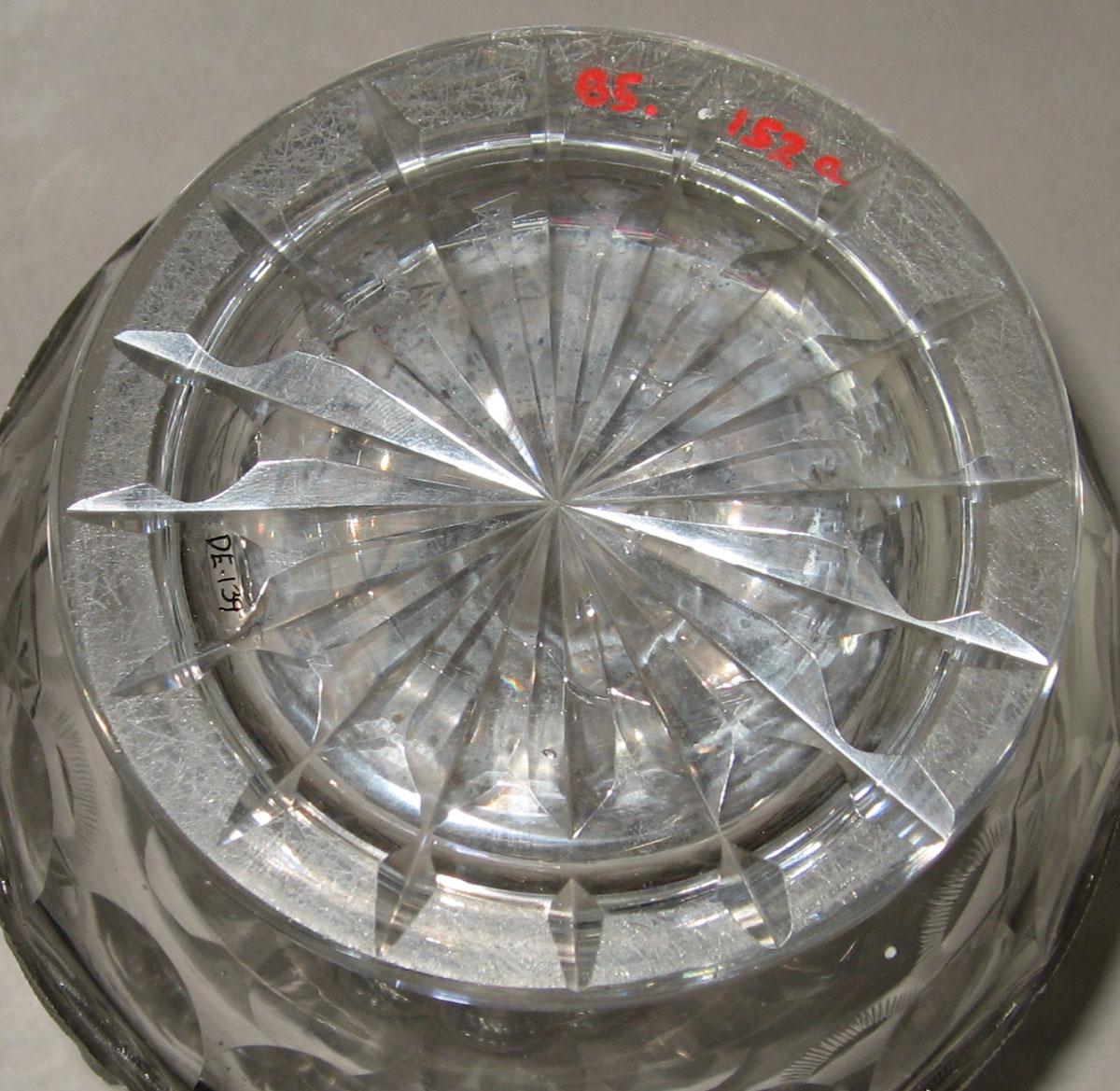 1985.0152 A Glass decanter (underside)