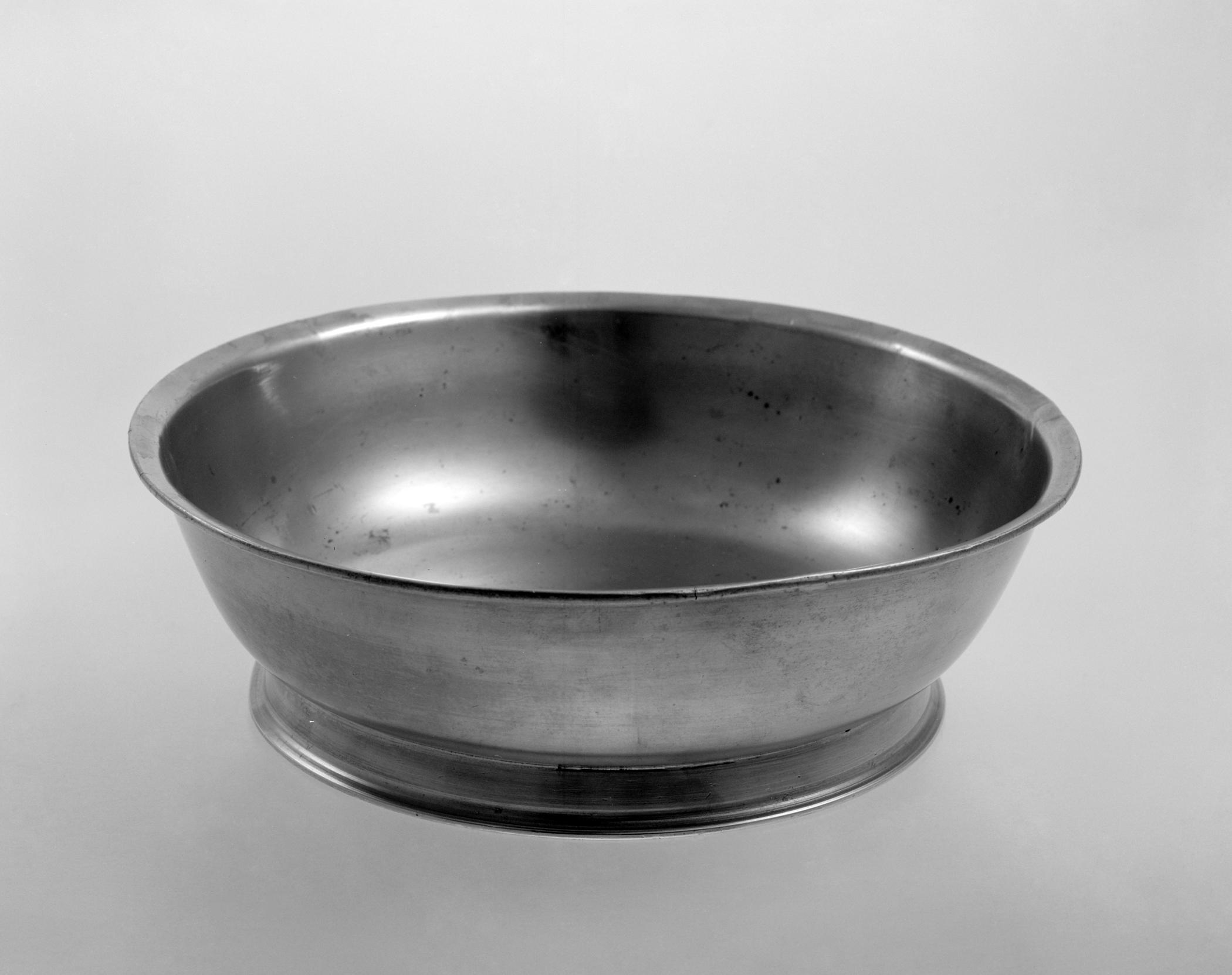 1958.0053.004 Pewter baptismal basin