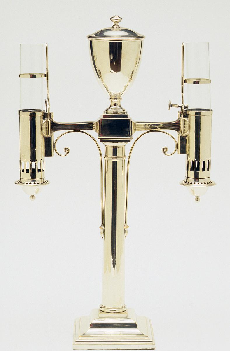 1986.0001.001 Lamp