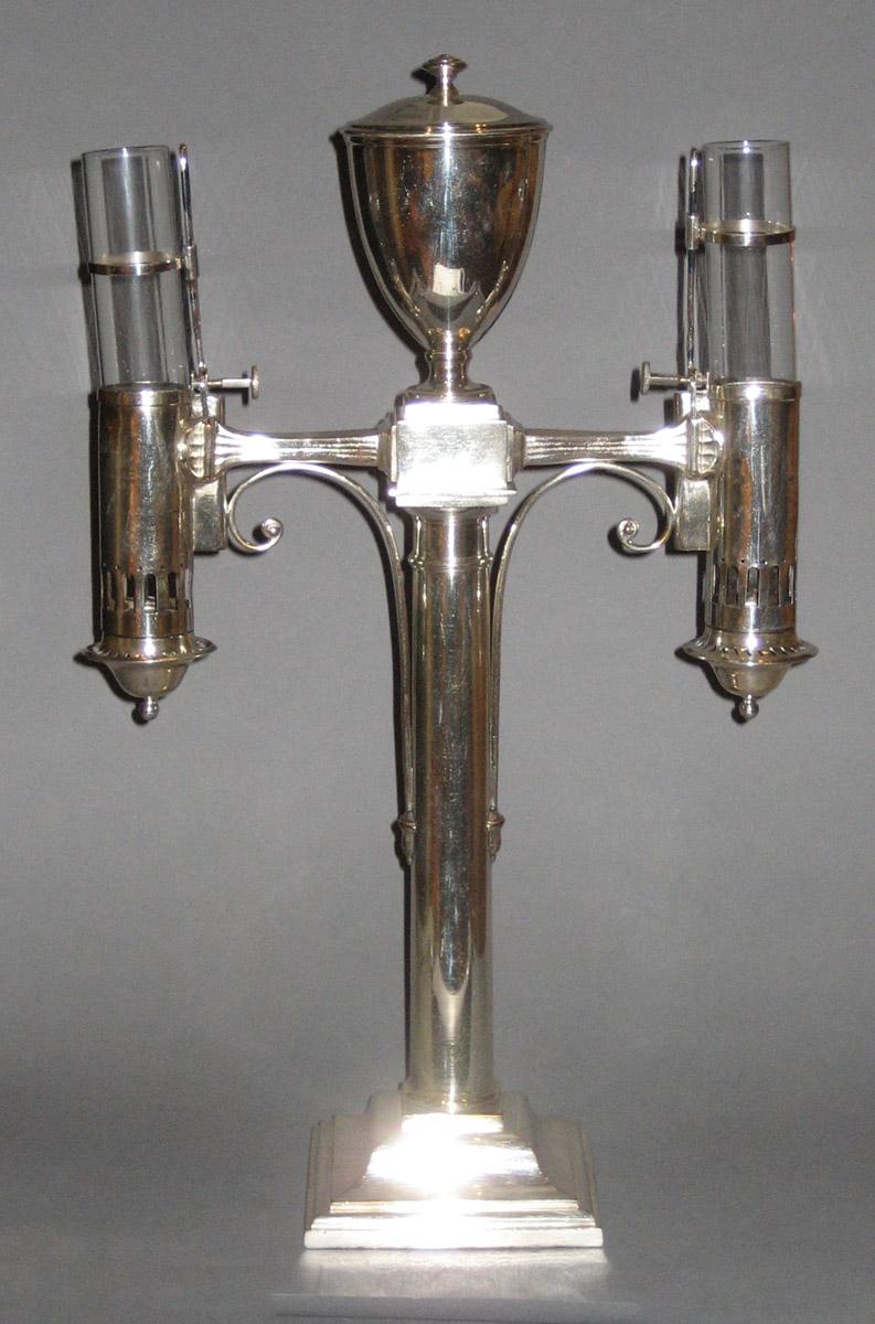 1986.0001.002 Lamp