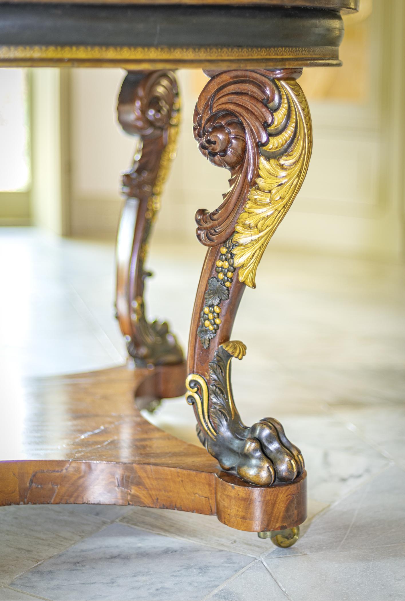 1986.0004 Table, detail 14