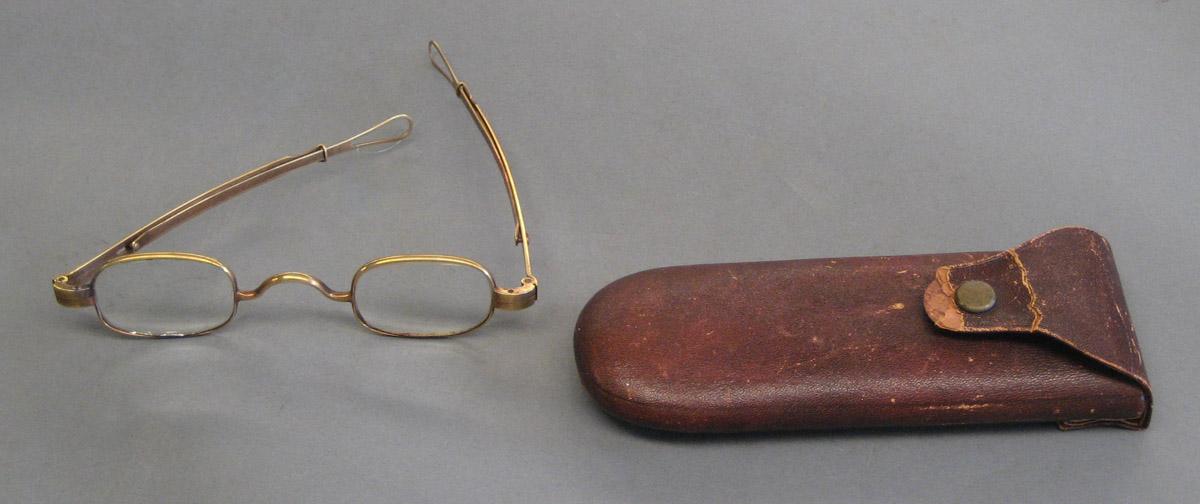 1986.0021 A, B Spectacles and case