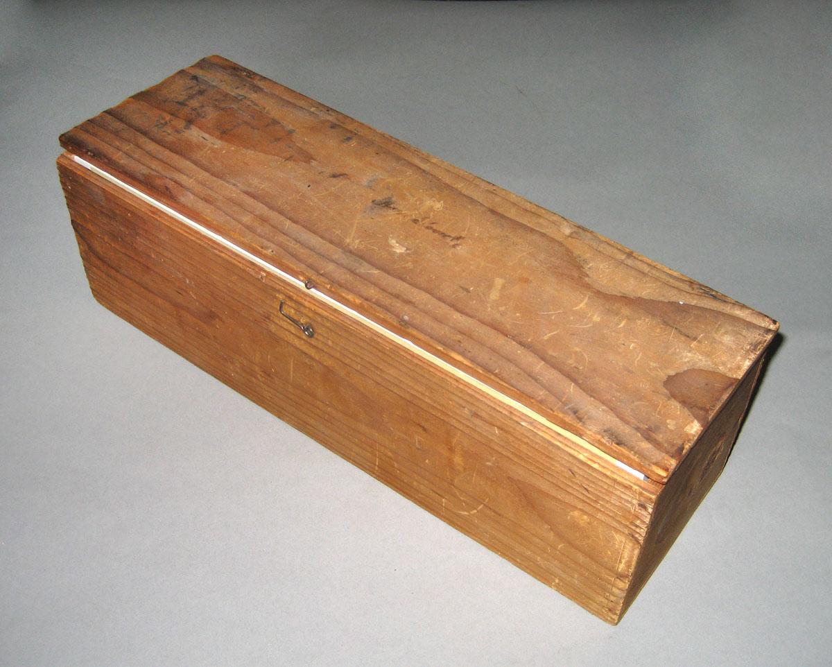 1986.0051 A Box for chess set