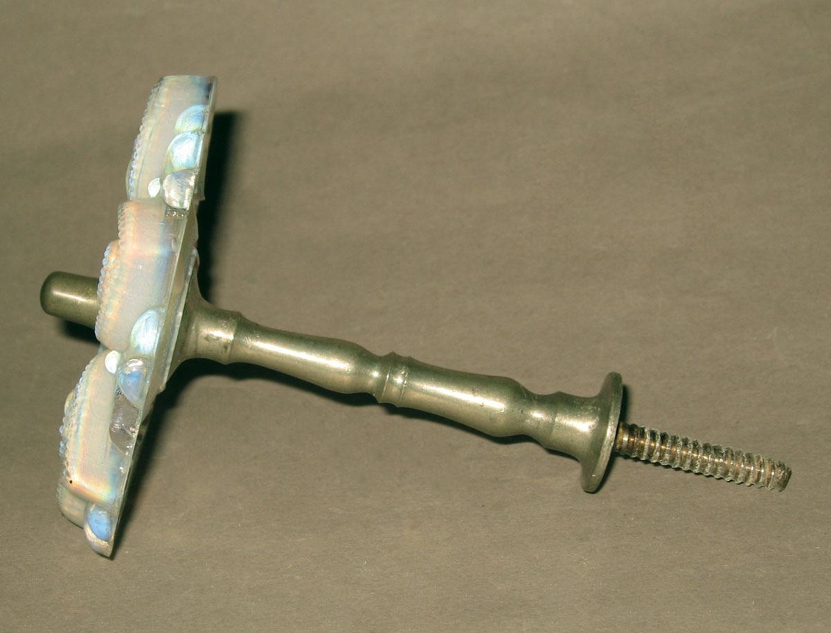 1986.0054.004 Curtain pin (profile)