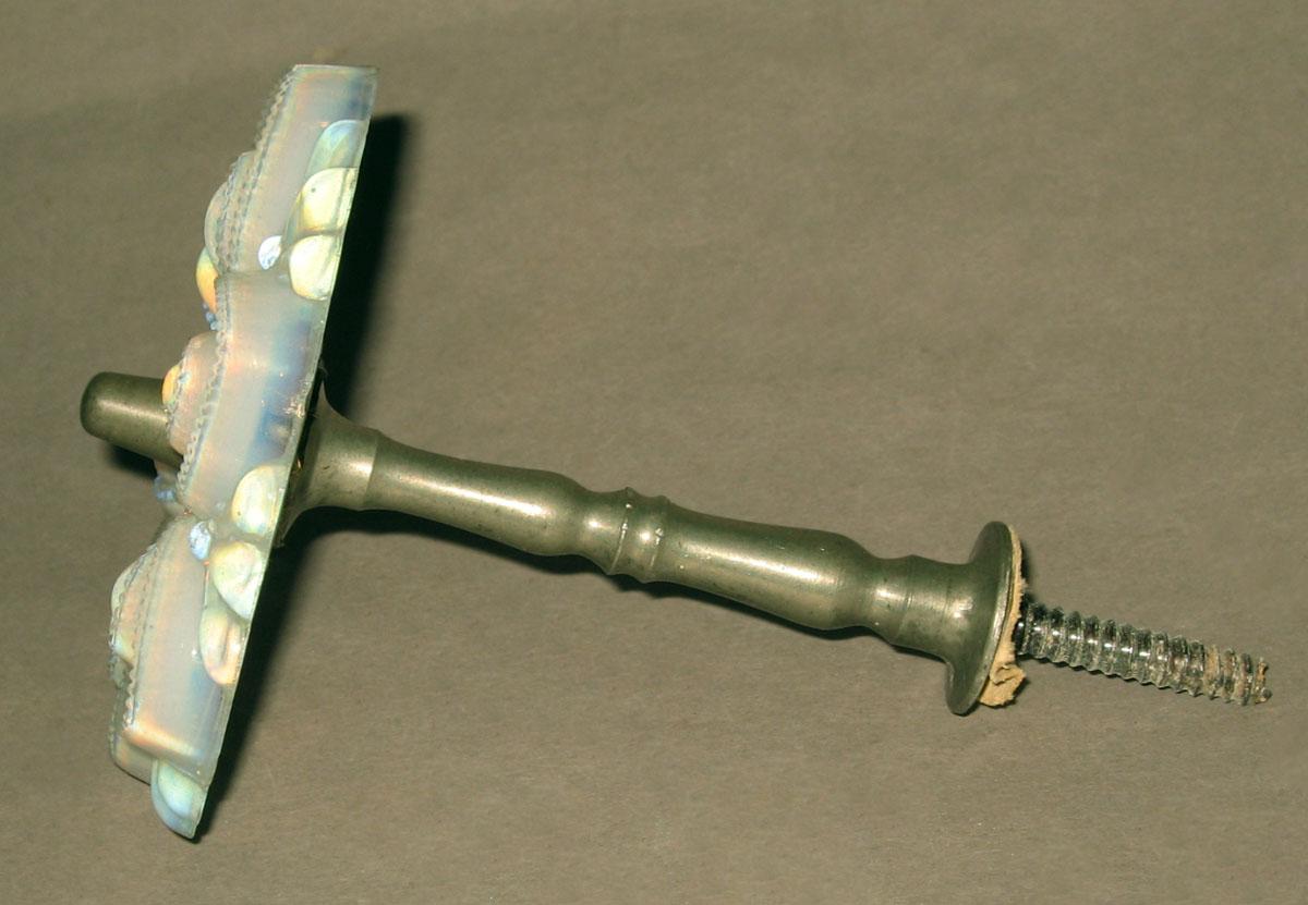 1986.0054.006 Curtain pin (profile)