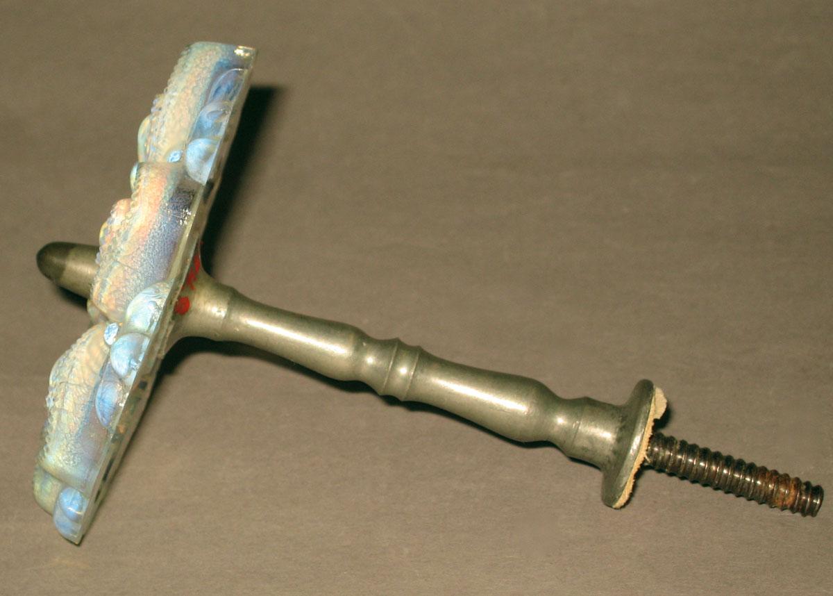 1986.0054.008 Glass curtain tieback (profile)