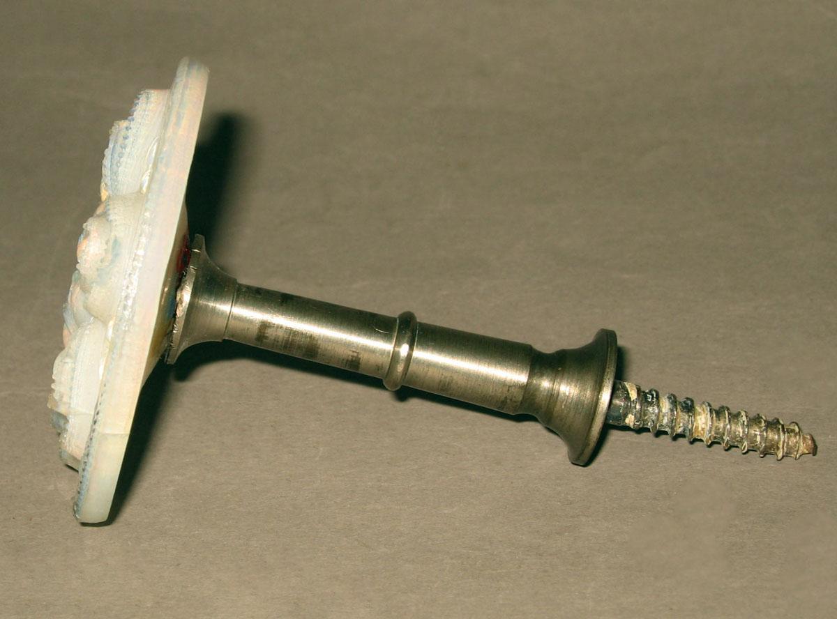 1986.0055 Curtain tieback (profile)