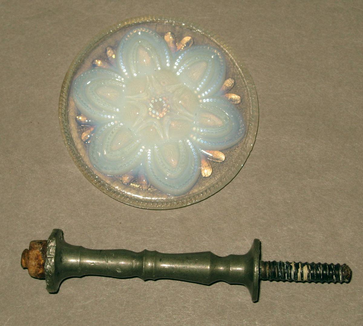 1986.0056 Curtain tieback