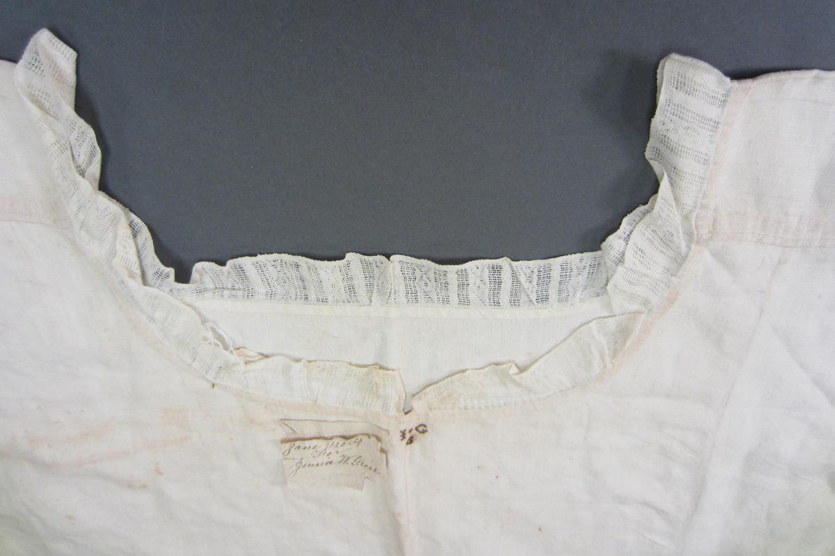 1986.0084 Chemise, Collar