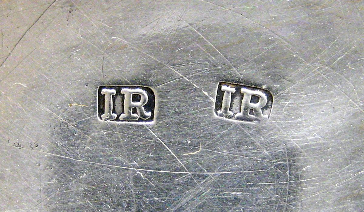 1986.0104 Silver Baby Feeder mark
