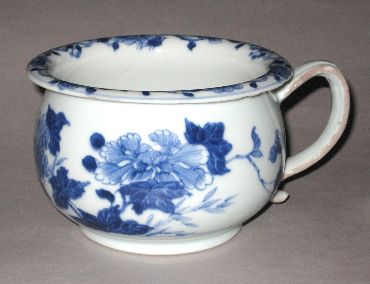 1986.0108 Porcelain vomit pot