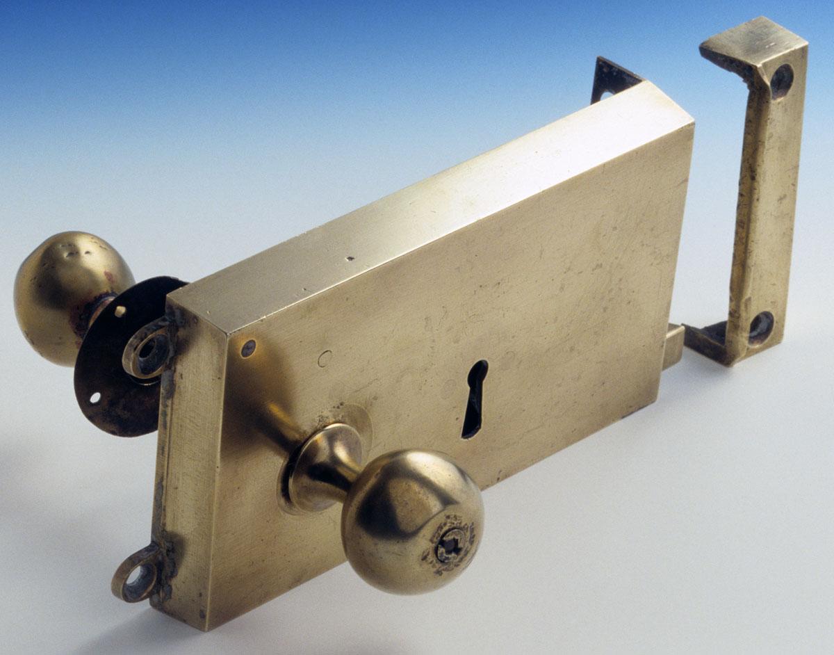 1986.0111 Rim lock, keeper