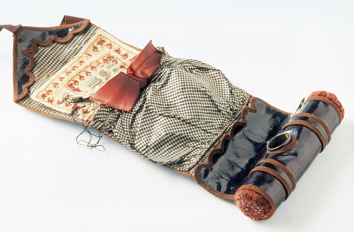1986.0128 A-F Sewing Case
