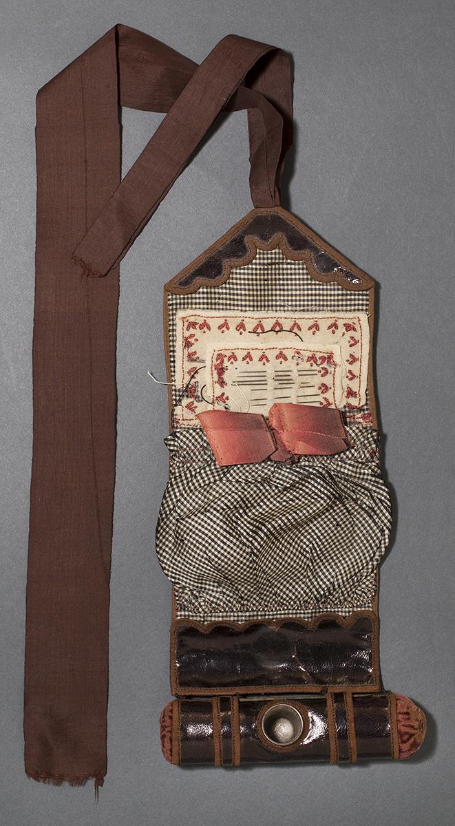 1986.0128 A Sewing Case