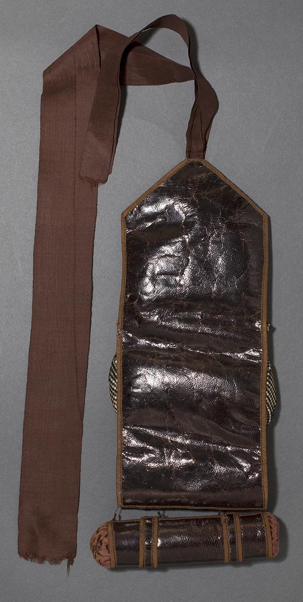 1986.0128 A Sewing Case, View 2