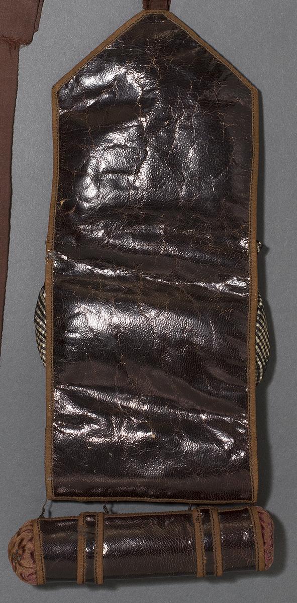 1986.0128 A Sewing Case, View 2 Detail