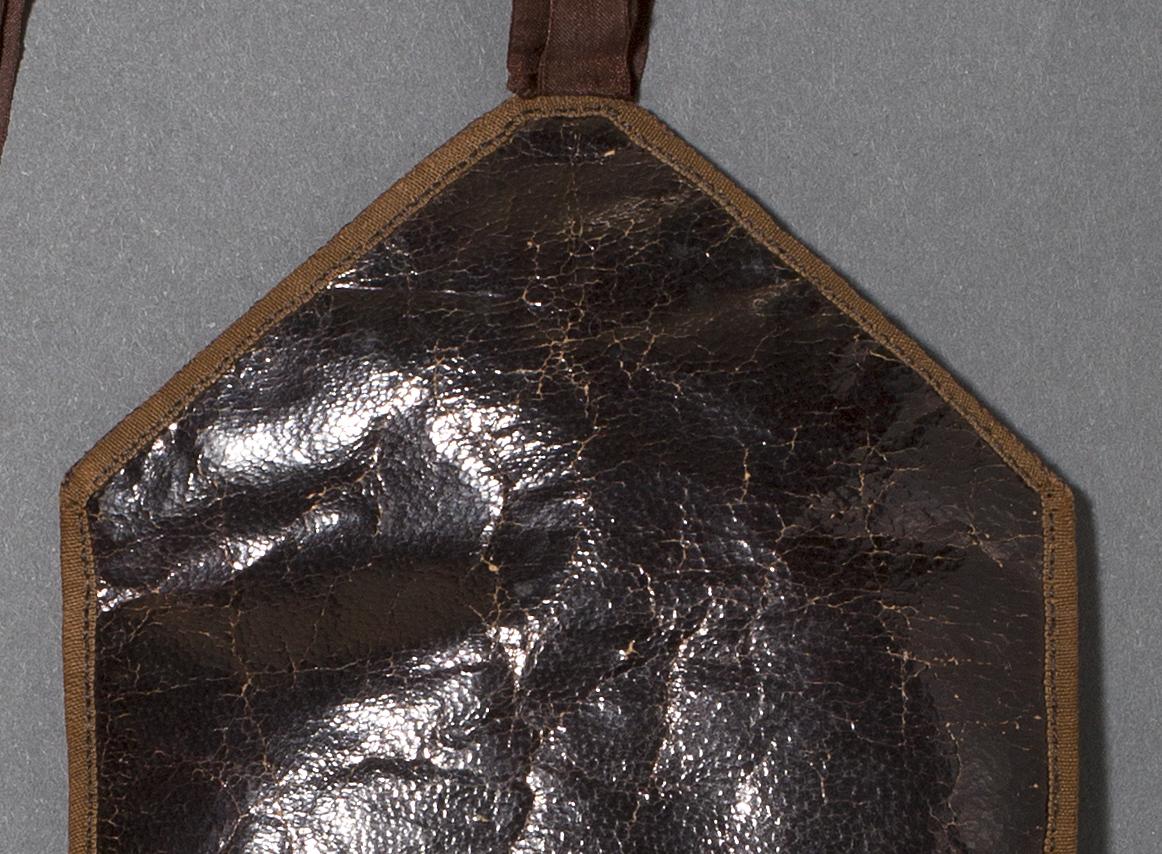 1986.0128 A Sewing Case, View 2 Detail 3