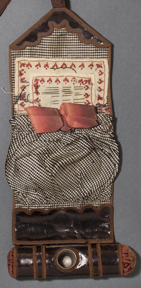1986.0128 A Sewing Case, Detail