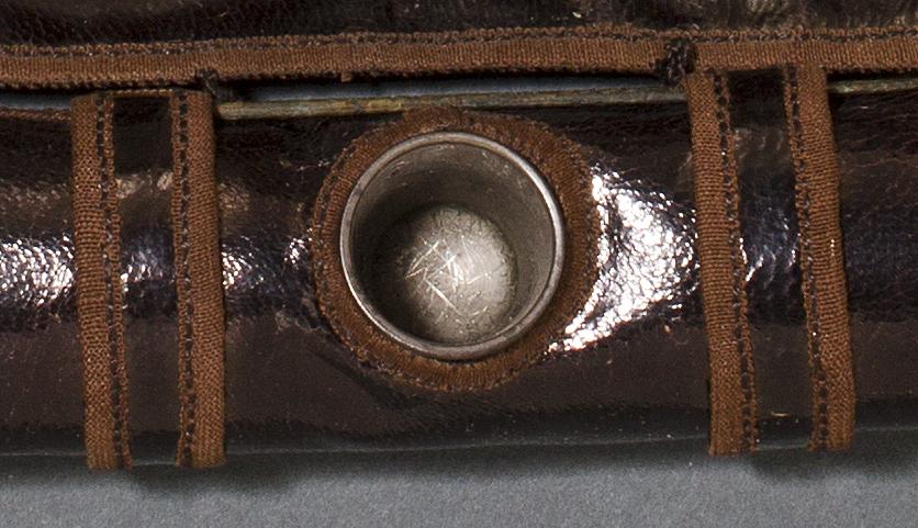 1986.0128 A,B Sewing Case with Thimble