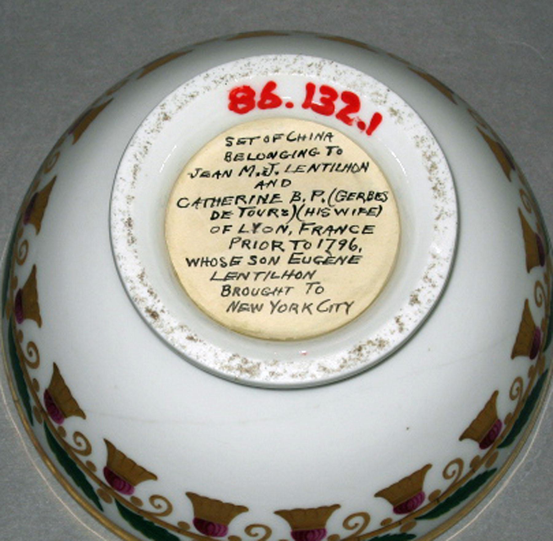 1986.0132.001 Porcelain bowl (underside)
