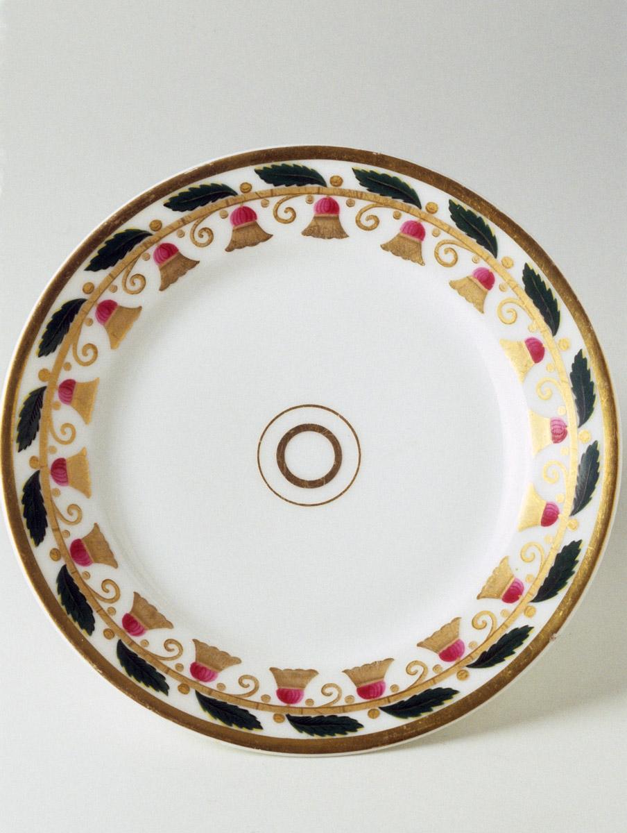 1986.0132.004 Porcelain plate