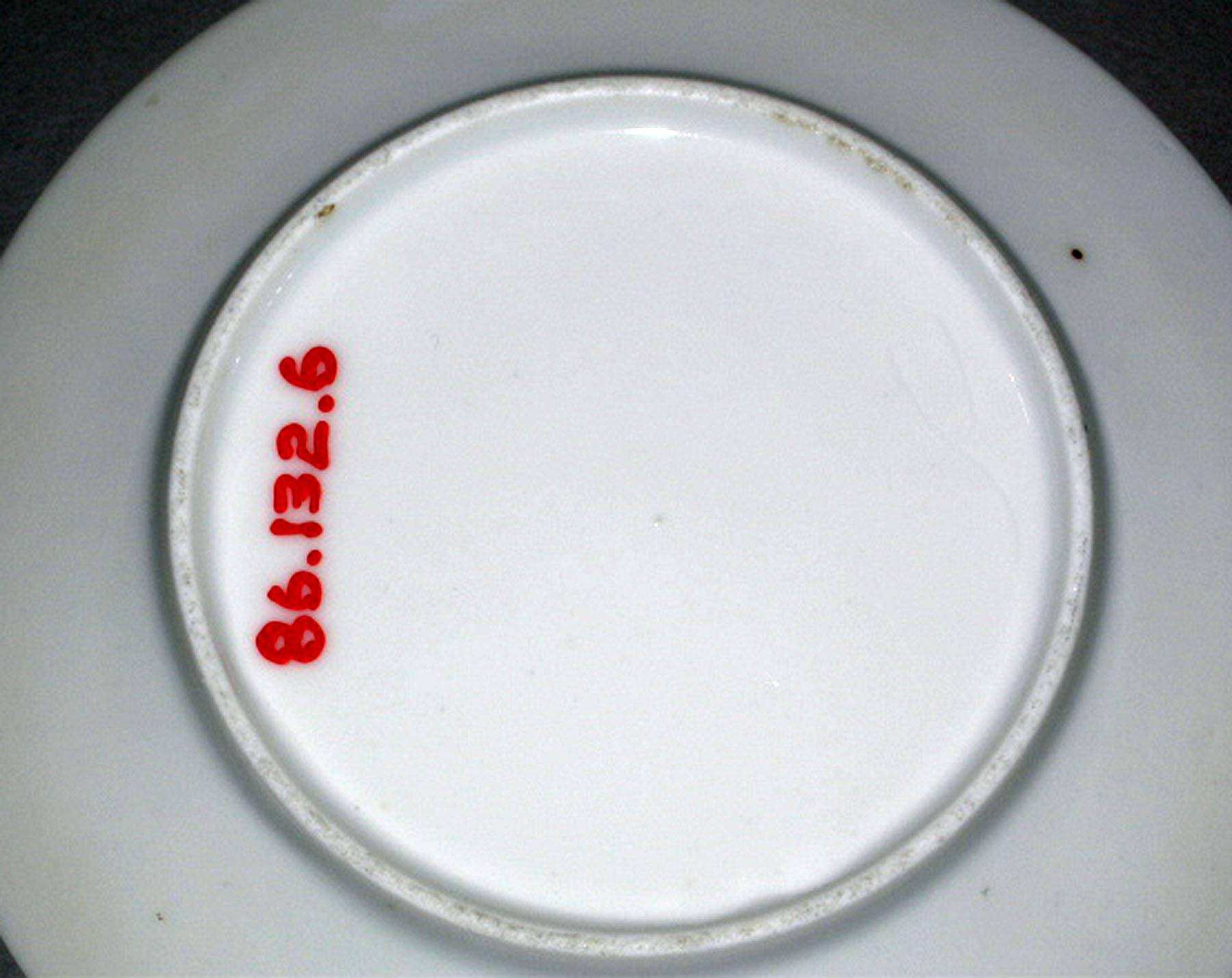 1986.0132.006 Porcelain plate (underside)