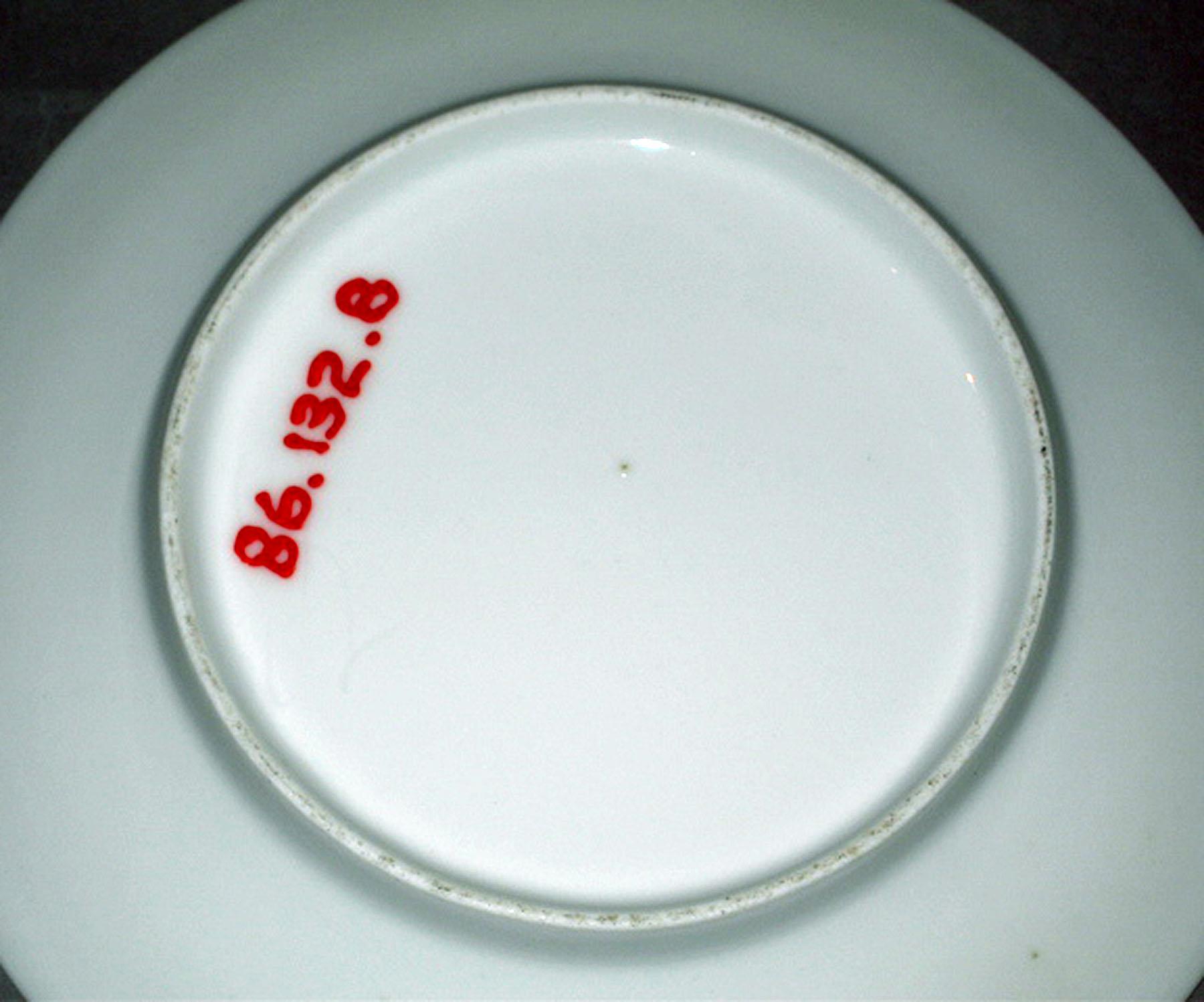 1986.0132.008 Porcelain plate (underside)