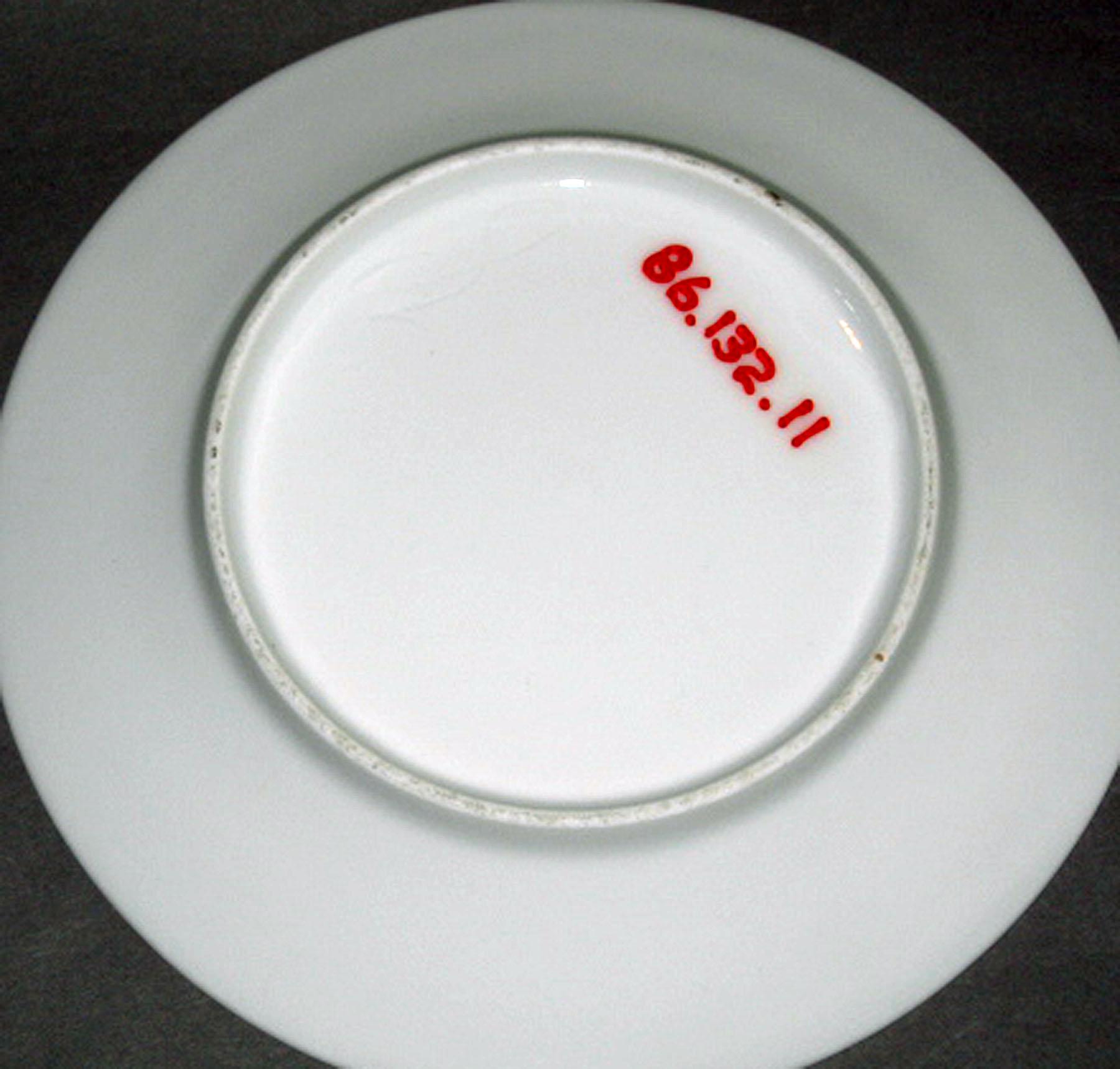 1986.0132.011 Porcelain plate (underside)