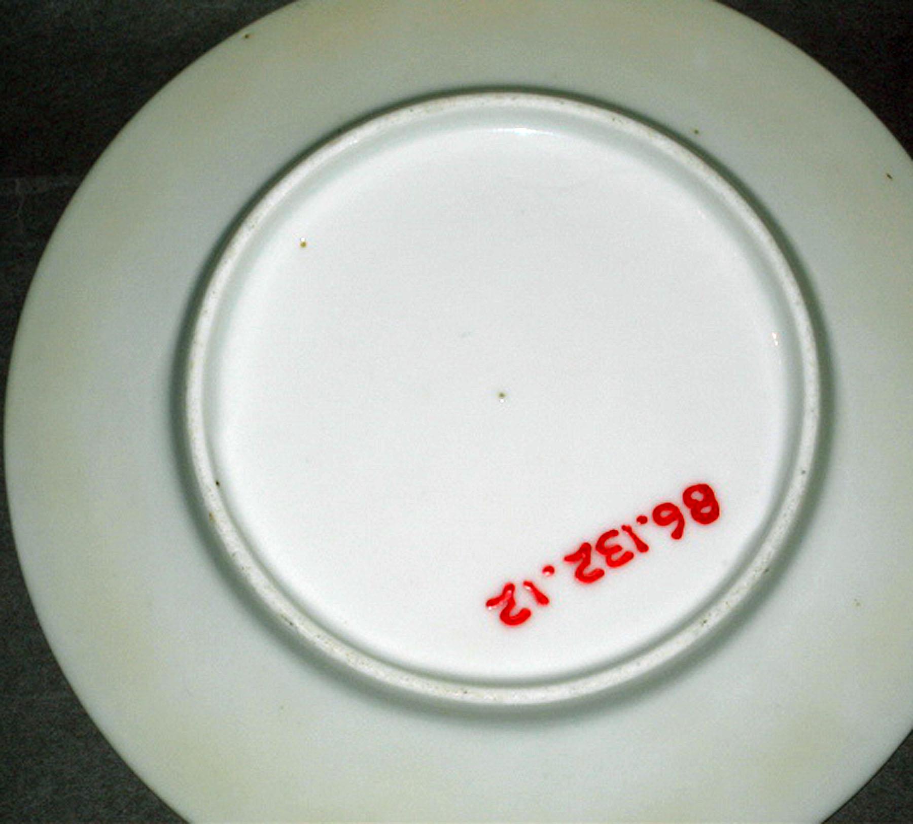1986.0132.012 Porcelain plate (underside)