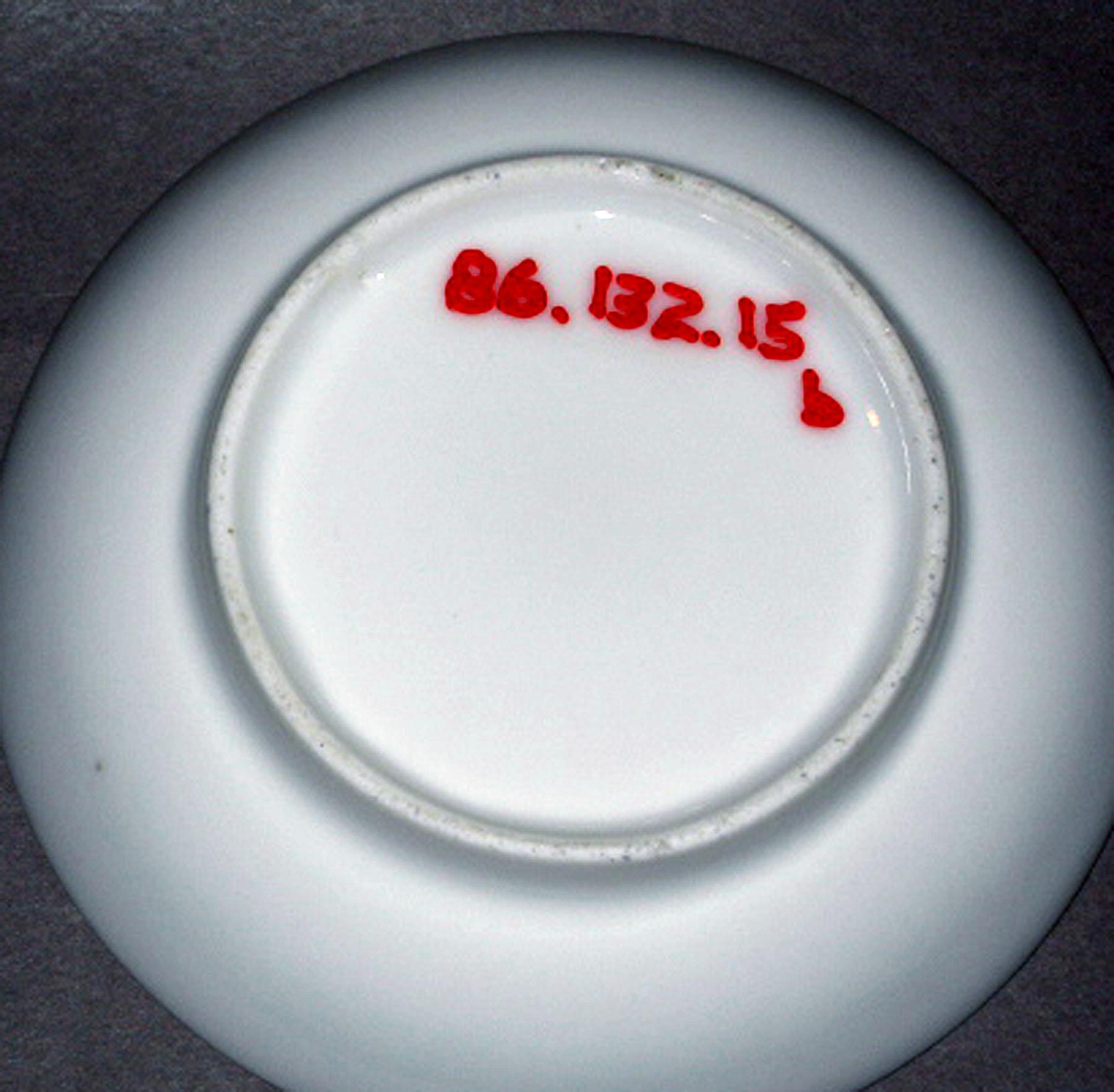 1986.0132.015 B Porcelain saucer (underside)
