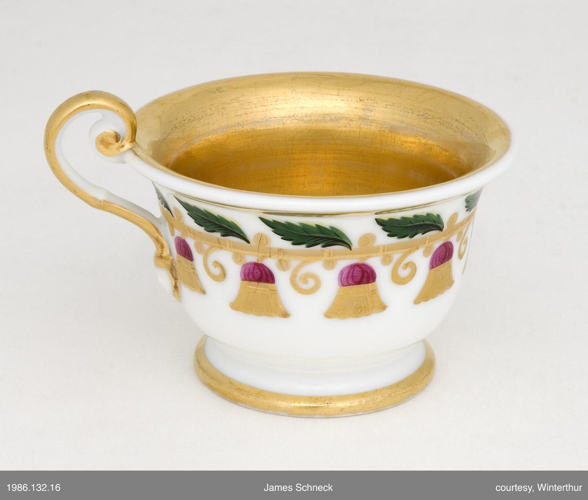 1986.0132.016 A Porcelain teacup