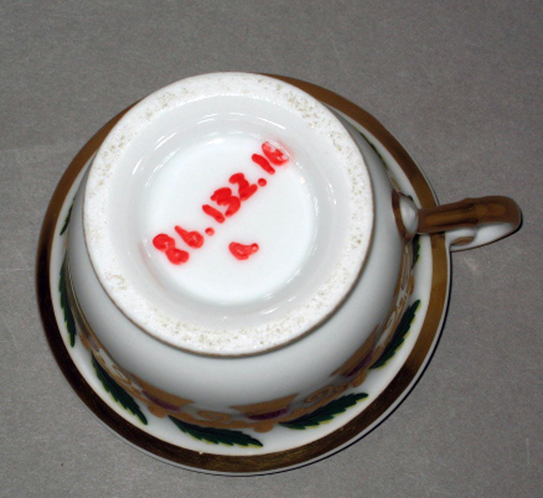 1986.0132.016 A Porcelain teacup (underside)