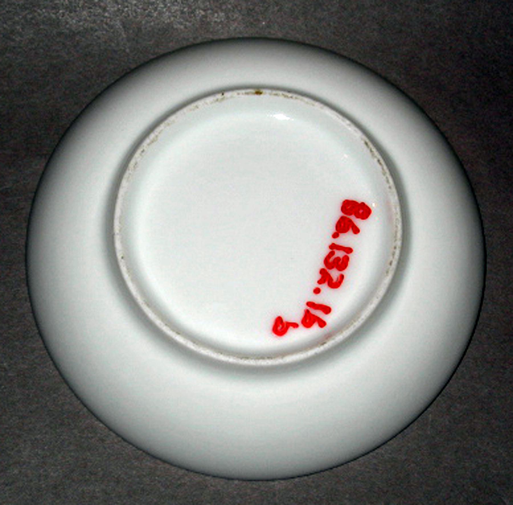 1986.0132.016 B Porcelain saucer (underside)