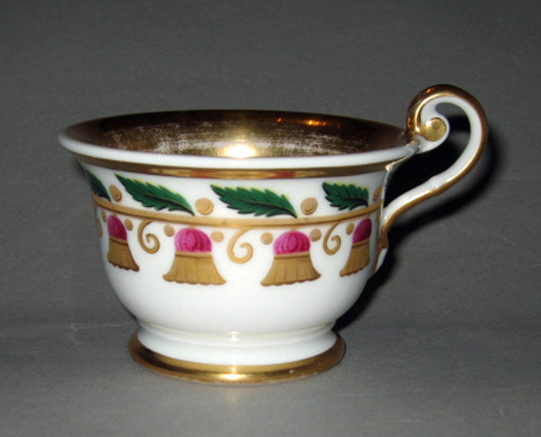 1986.0132.017 A Porcelain teacup