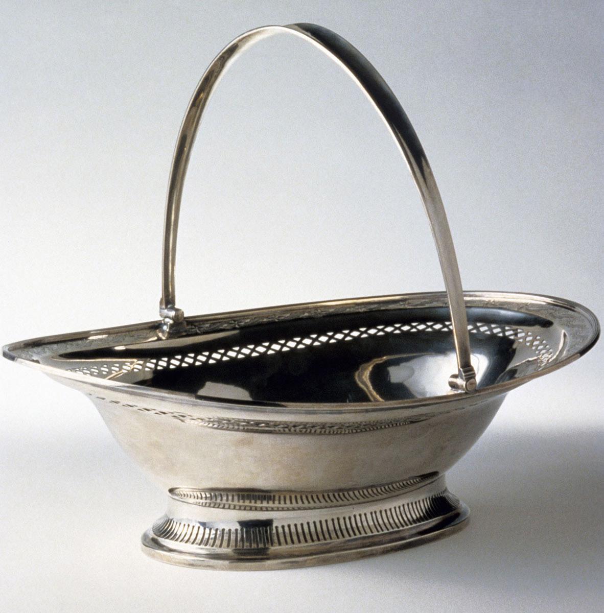 1986.0133 Basket, view 2
