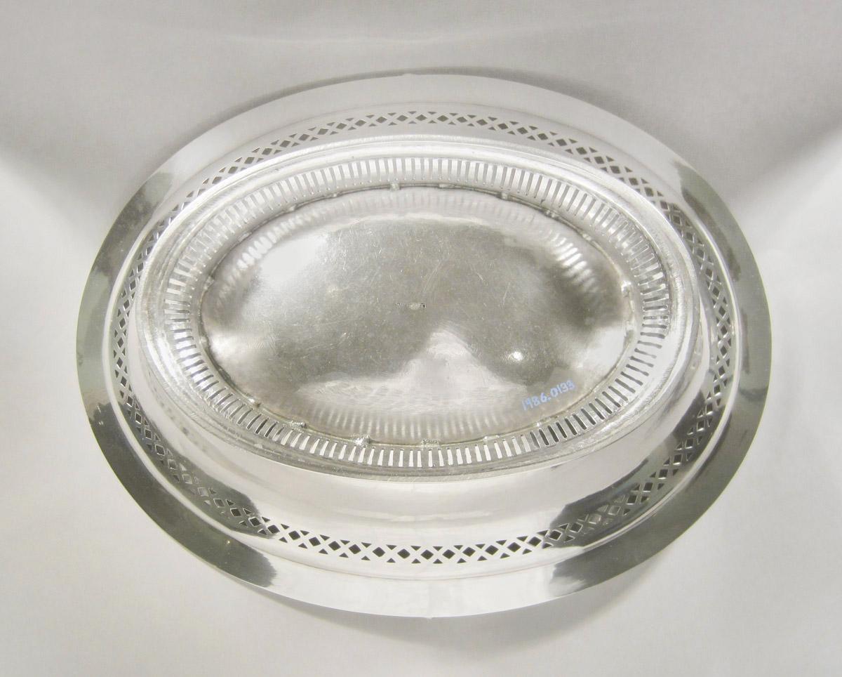 1986.0133 Basket, underside