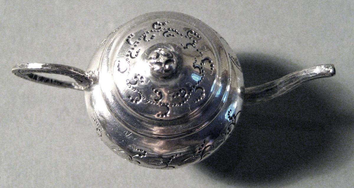 1986.0135.002 A, B Silver Teapot top view